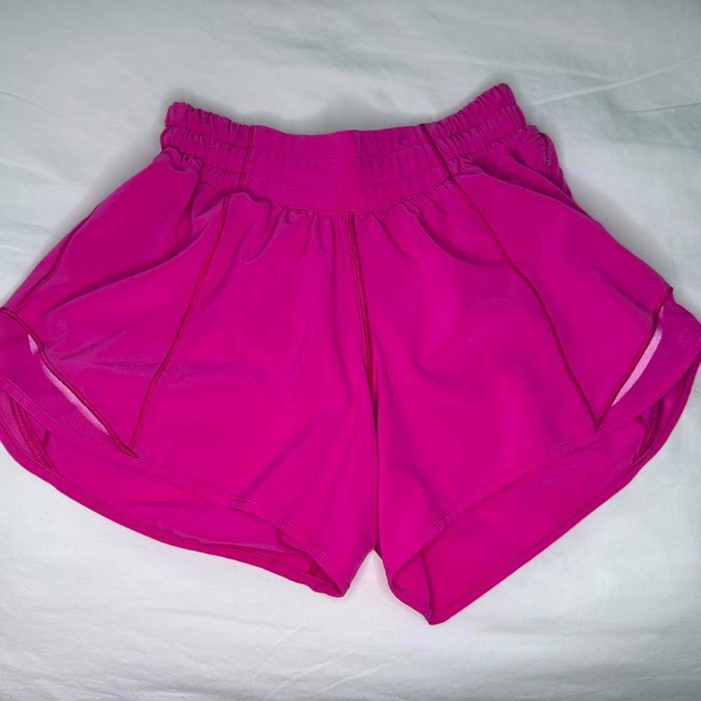 Lululemon Hotty Hot Low-Rise Lined
Short 4", Sonic pink, 0.